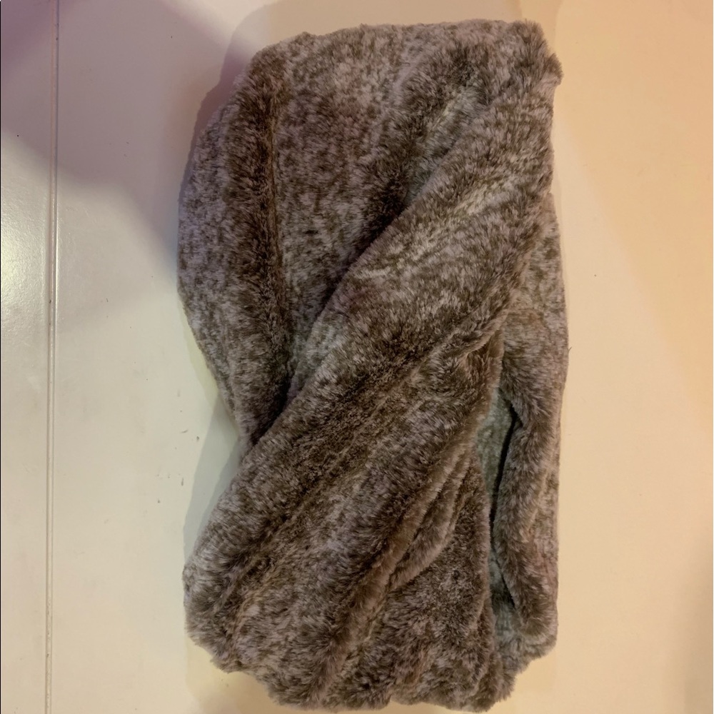 American Eagle Infinity Fluffy Scarf